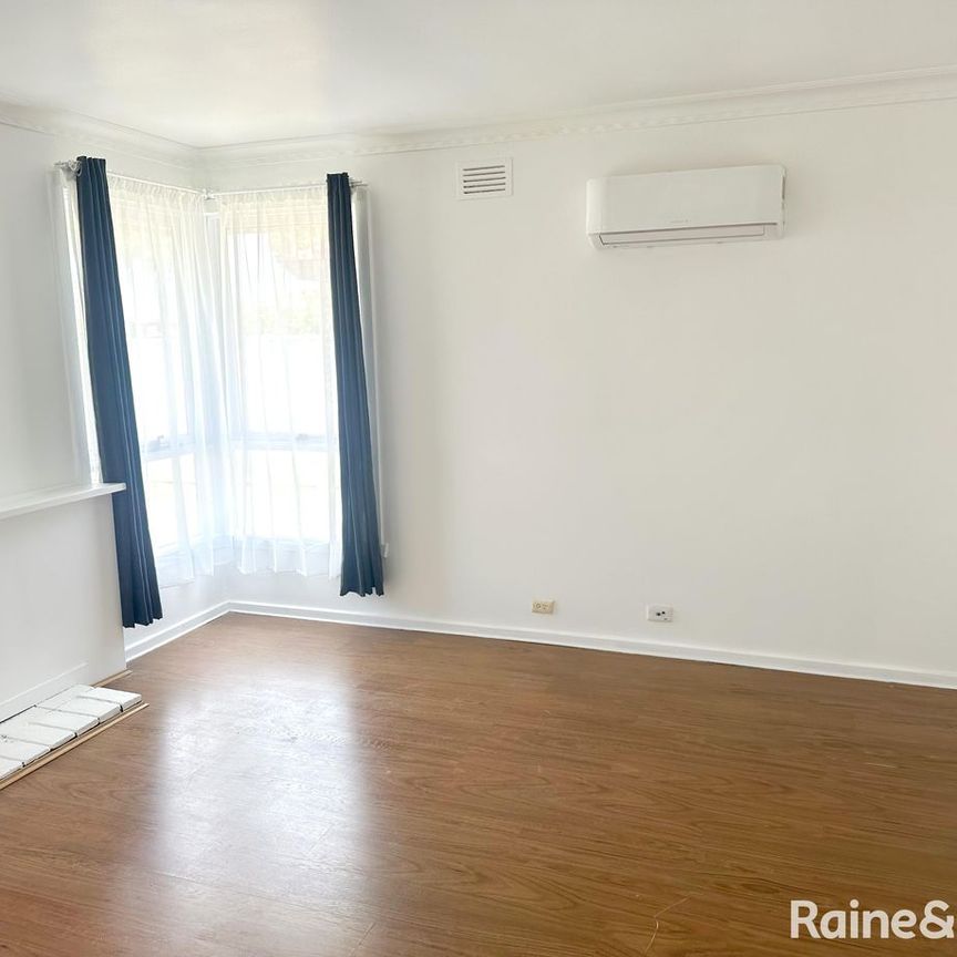 Renovated 3-Bedroom Home in Springvale! - Photo 1