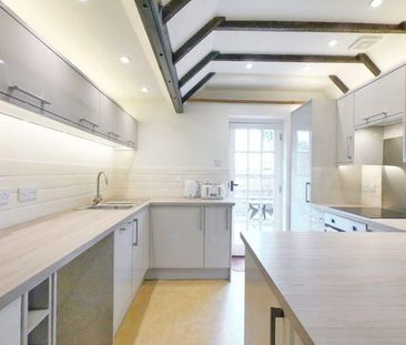 3 bedroom character property to rent - Photo 4