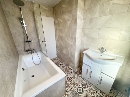 Aberford Road, Wakefield, Stanley - Photo 3