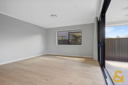 Breathtaking single storey home! - Photo 2