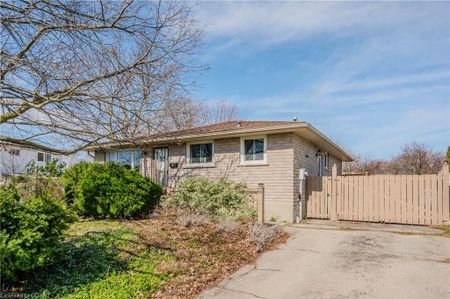 33 Dovercliffe Rd, Guelph - Photo 2