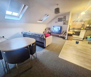 2 bedroom flat to rent - Photo 3