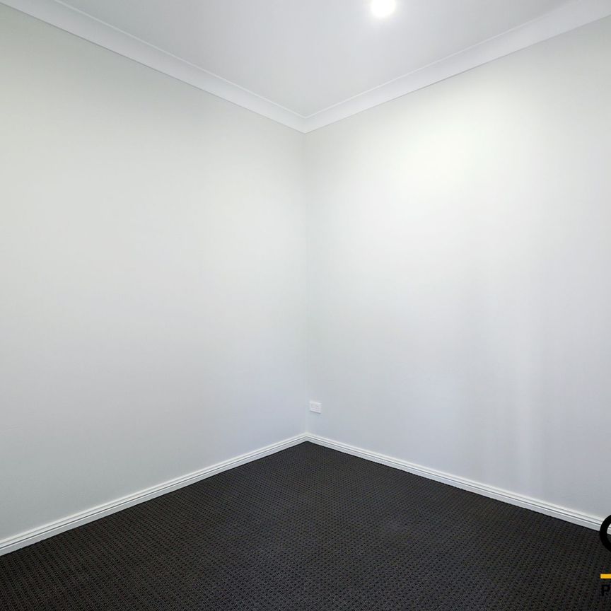 Beautiful Granny Flat with Extra Living Space&excl; - Photo 1