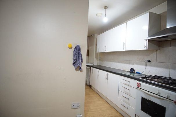 5 bedroom semi-detached house to rent - Photo 1