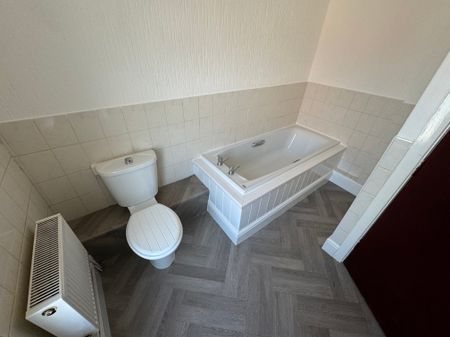 Clinton Avenue, Blackpool - Photo 4