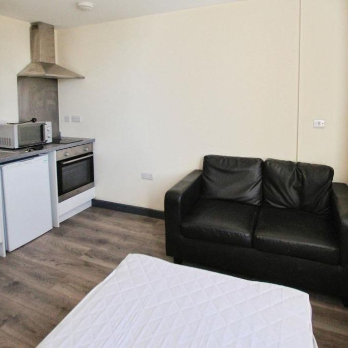Studio to rent - Photo 1