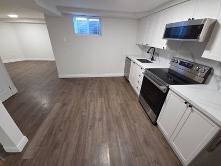 For Lease - 478 Winfield Terrace, Mississauga, Ontario - Photo 3