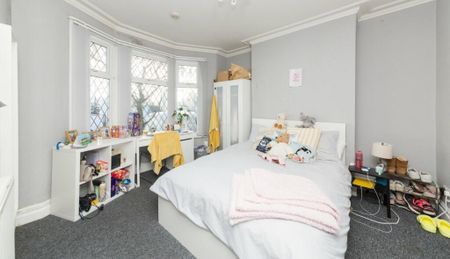 2 Bed Flat, Newmarket Road, BN2 - Photo 4