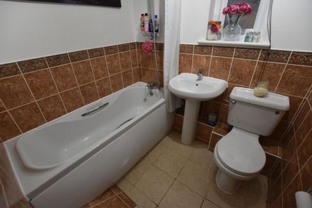 3 bedroom detached house to rent, - Photo 5