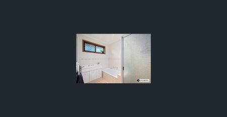 3 Bedroom Home in Great East Albury Location! - Photo 3