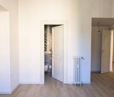 Parioli. Fully renovated. Living, separate kitchen ,three bedroms, ... - Photo 5