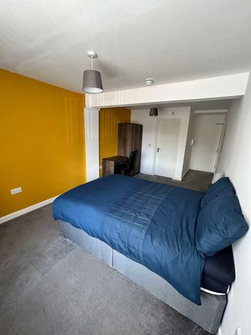 -19 Glebe Street Room 6 - Photo 3