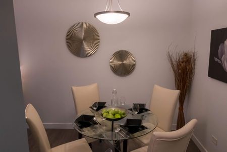 Hillsboro House - Photo 2