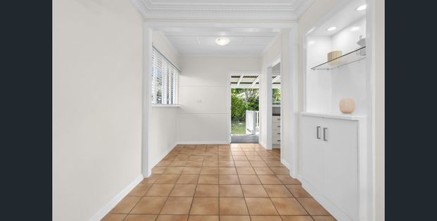 1633 Logan Rd, Upper Mount Gravatt QLD 4122 - House For Rent | Domain - Photo 1