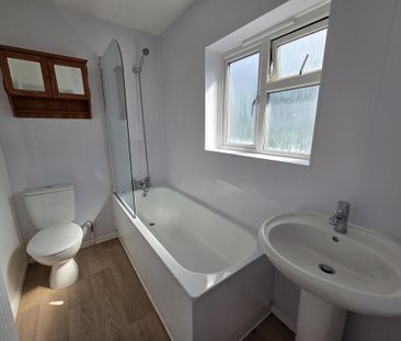 2 bedroom semi-detached house to rent - Photo 6