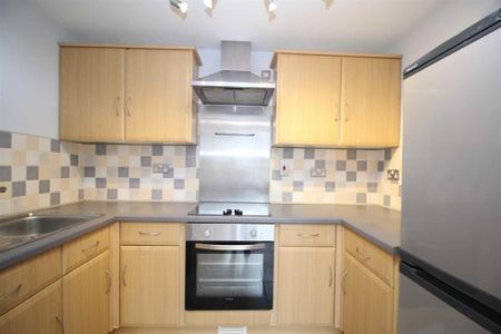 2 bedroom ground floor flat to rent - Photo 4