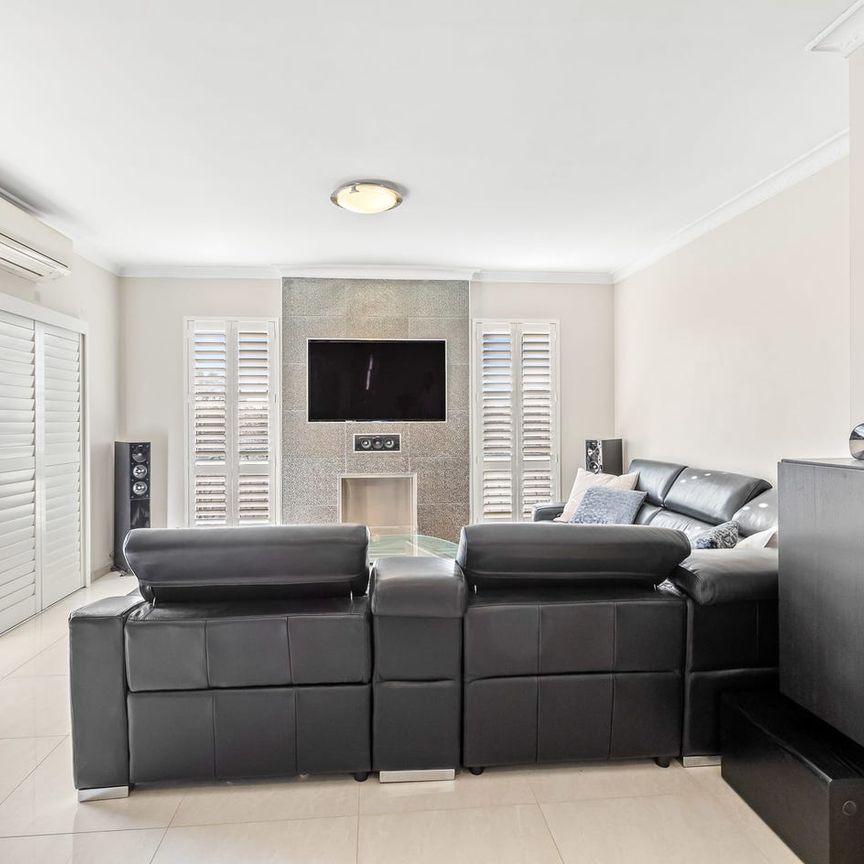 Sunlit Apartment in Prime Kogarah Location - Photo 1