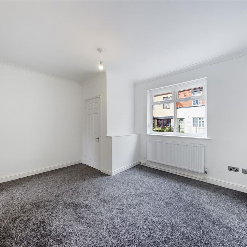 Higher Green Lane, Tyldesley, M29 - Photo 1