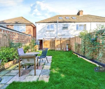 1 bedroom in a flat share to rent - Photo 4