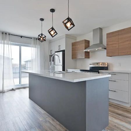 MAISON DE VILLE MODERNE, 2 SDB, TERRASSE, SAINT-ANSELME - Photo 3