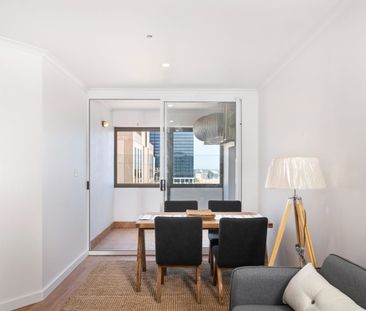 Luxurious, Renovated Urban Living in Central Adelaide - Photo 2