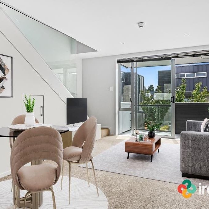 Stylish two-bedroom apartment puts you in the heart of the city - Photo 1