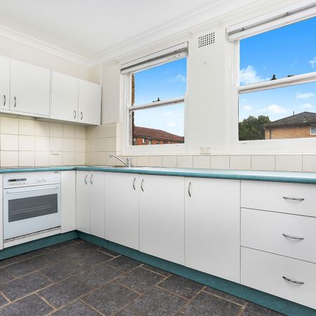 GROUND FLOOR TWO BEDROOM APARTMENT WITH BALCONY AND LOCK UP GARAGE - Photo 3