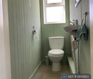 3 bedroom semi-detached house to rent - Photo 5