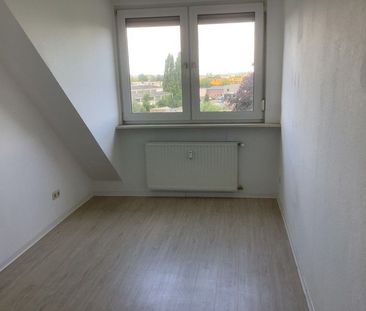 Schöne, große Dachgeschosswohnung mit Balkon! - Photo 6