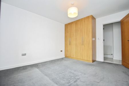 3 bedroom flat to rent - Photo 5