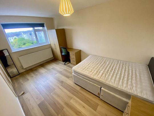 3 bedroom flat to rent - Photo 1