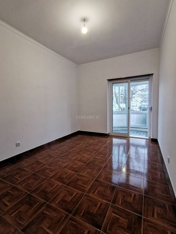 Mem Martins - T3 Remodelado para Arrendamento – com Excelente Localização! - Photo 4