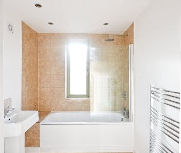 Well presented 2 bedroom duplex apartment situated on Coleridge Roa... - Photo 2