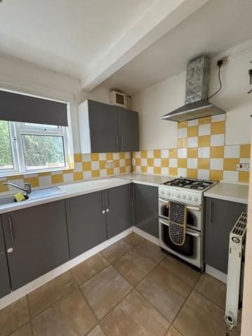 2 bedroom end of terrace house to rent - Photo 3