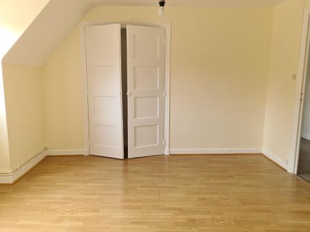 Location Appartement 3 pièces 116m² LE CREUSOT 71200 - Photo 2