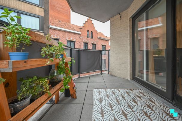 Aantrekkelijk en energiezuinig appartement in hartje Izegem - Foto 1