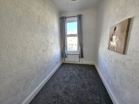 3 bedroom flat to rent - Photo 5