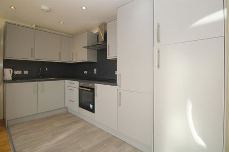 1 bedroom penthouse to rent - Photo 4