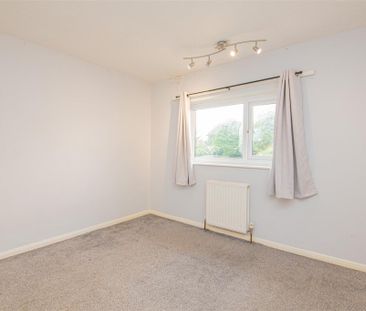 3 bed House - Semi-Detached To Let - Photo 5