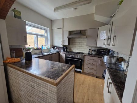 1 bedroom semi-detached house to rent - Photo 4