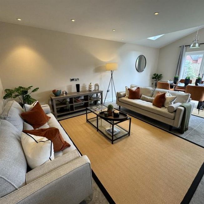 4 Bedroom Detached Available Arranging tenancy - Photo 1