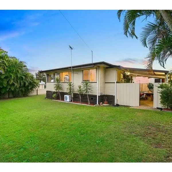 “Charming Family Home in Acacia Ridge” - Photo 1