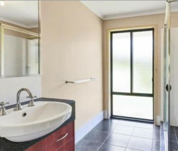 37 Mountain View Crest, Mount Nathan QLD 4211 - House For Rent | Do... - Photo 5