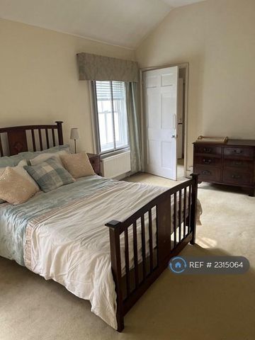 1 bedroom in a house share to rent - Photo 3