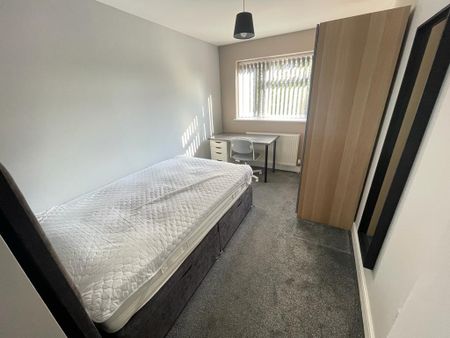 1 bedroom in a house share to rent - Photo 2