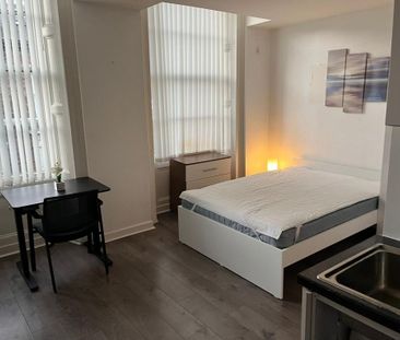 Studio to rent - Photo 1