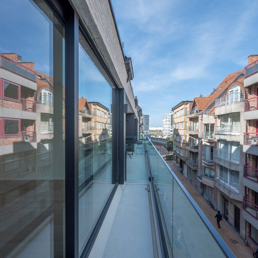 NIEUW - Magnifiek nieuwbouwappartement met twee slaapkamers, op wandelafstand van het strand te Heist. Het appartement is gelegen op de derde verdieping. - Photo 1