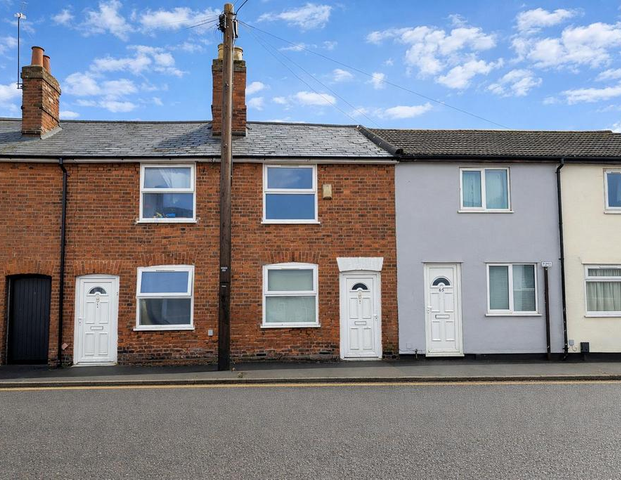 2 bedroom terraced house to rent - Photo 1