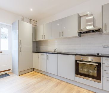 High Spec One Bed Unique Conversion to Let in Twickenham – Secluded... - Photo 4