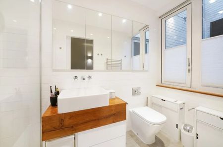 Room in a Shared Flat, St. John's Hill, SW11 - Photo 3